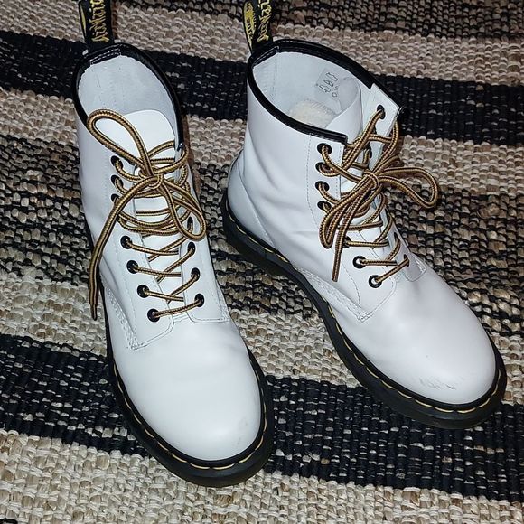 Dr. Martens 11821 Airwair boots - Picture 2 of 14